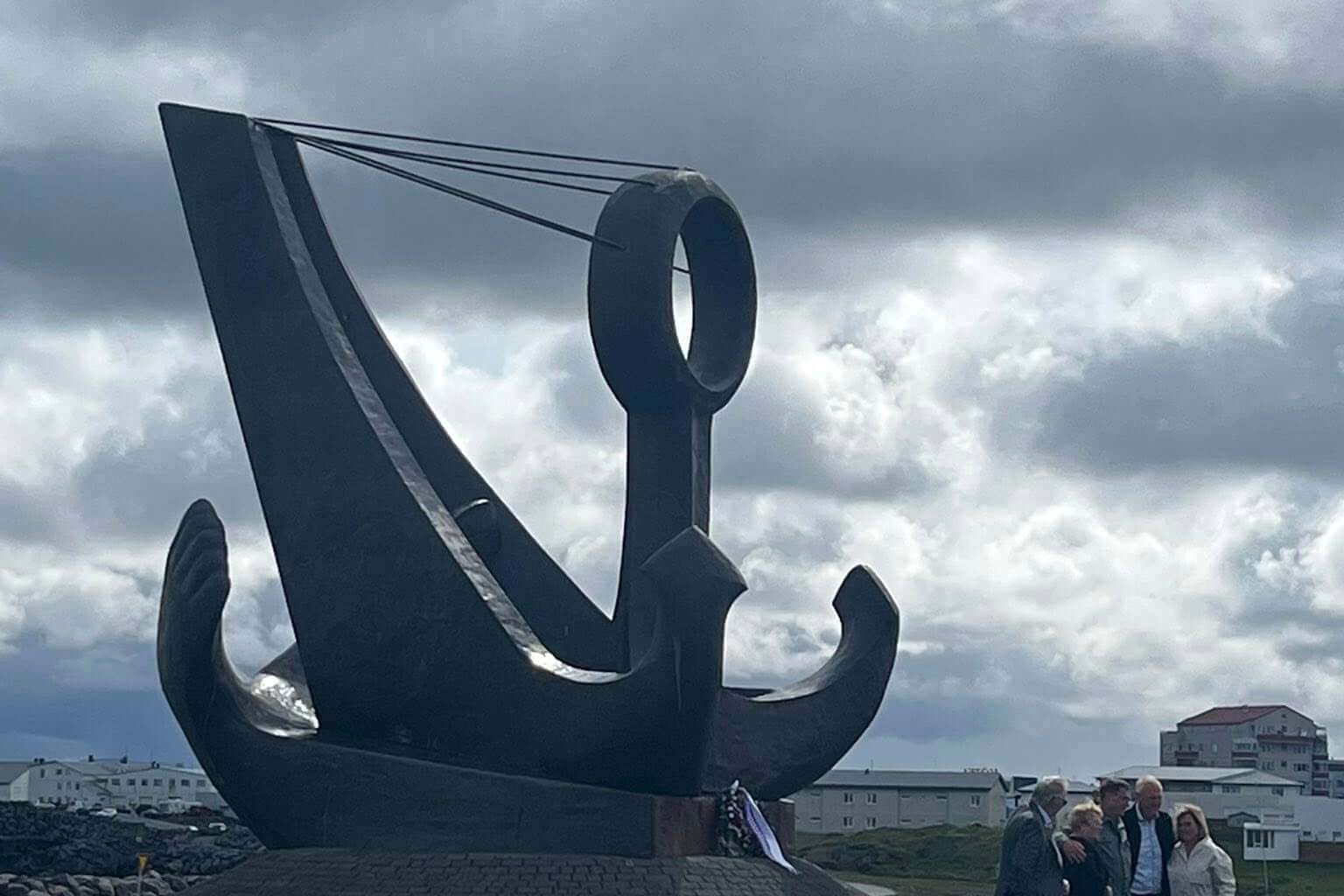 Mynd af minnismerki sj&oacute;manna vi&eth; Hafnarg&ouml;tu